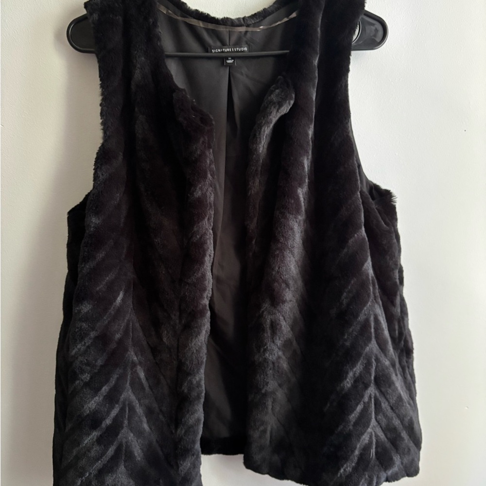 Signature Studio Black Faux Fur Vest